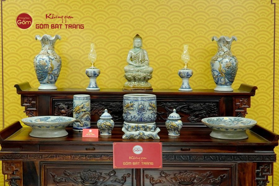 ban-tho-phat-men-ran-noi-khong-gian-gom-bat-trang