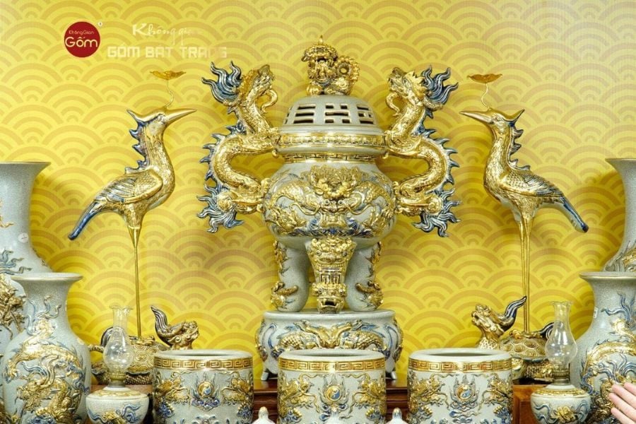 ban-tho-gia-tien-men-ran-ve-vang-khong-gian-gom-bat-trang
