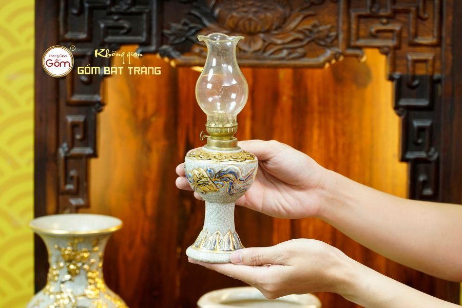 den-dau-tho-men-ran-ve-vang-hoa-tiet-cuon-thu-khong-gian-gom-bat-trang