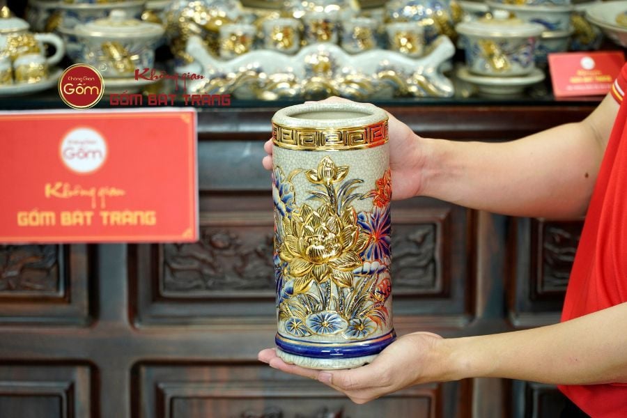 ong-huong-men-ran-ve-vang-hoa-tiet-hoa-sen-khong-gian-gom-bat-trang