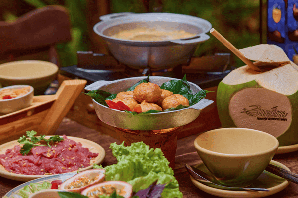 Chả tôm cuộn lá lốt và Bò nhúng chanh dây tại Mắm