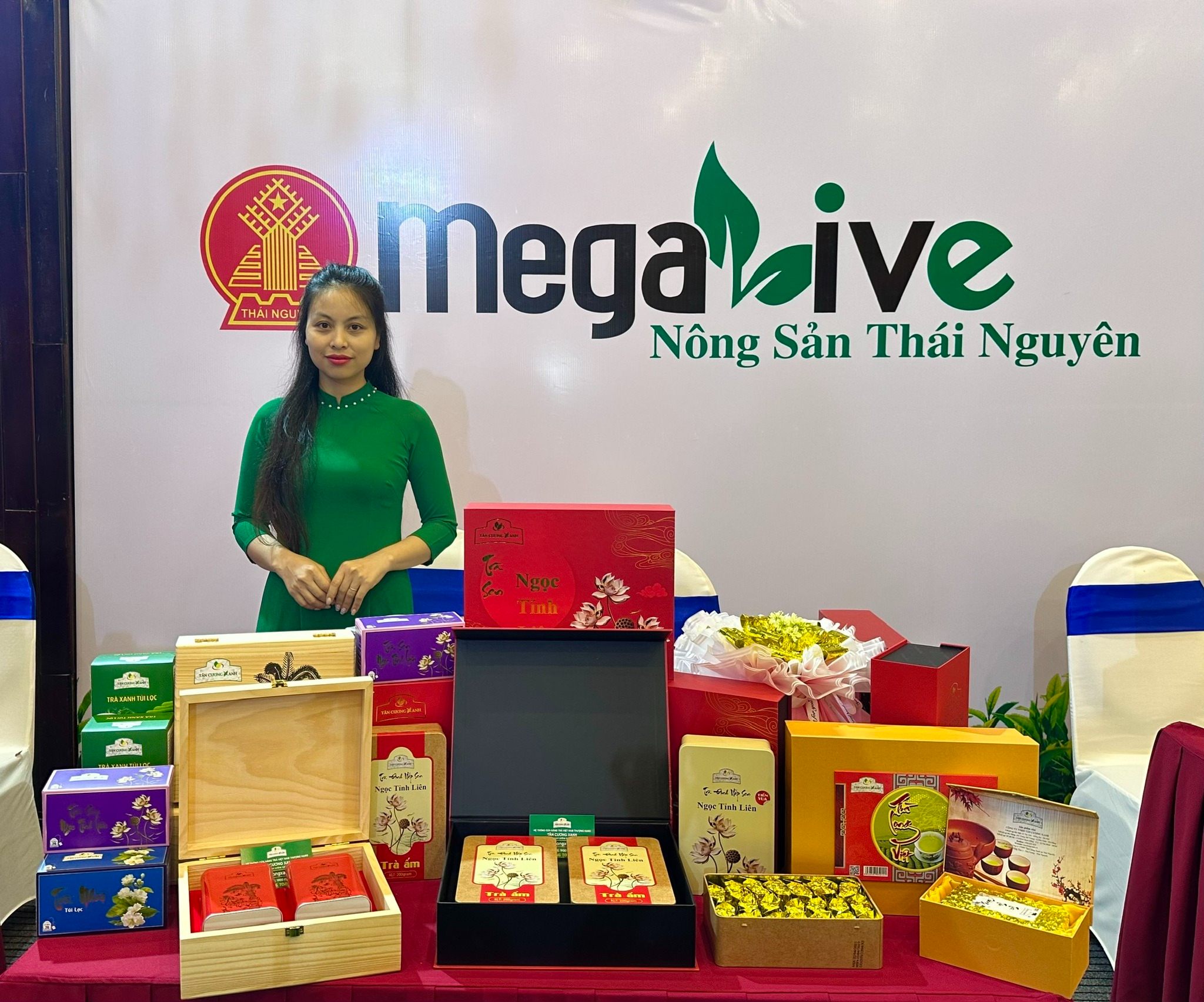 QUÀ TẶNG DOANH NGHIỆP DỊP LỄ 30/4: ĐẲNG CẤP ĐẾN TỪ SỰ TẬN TÂM