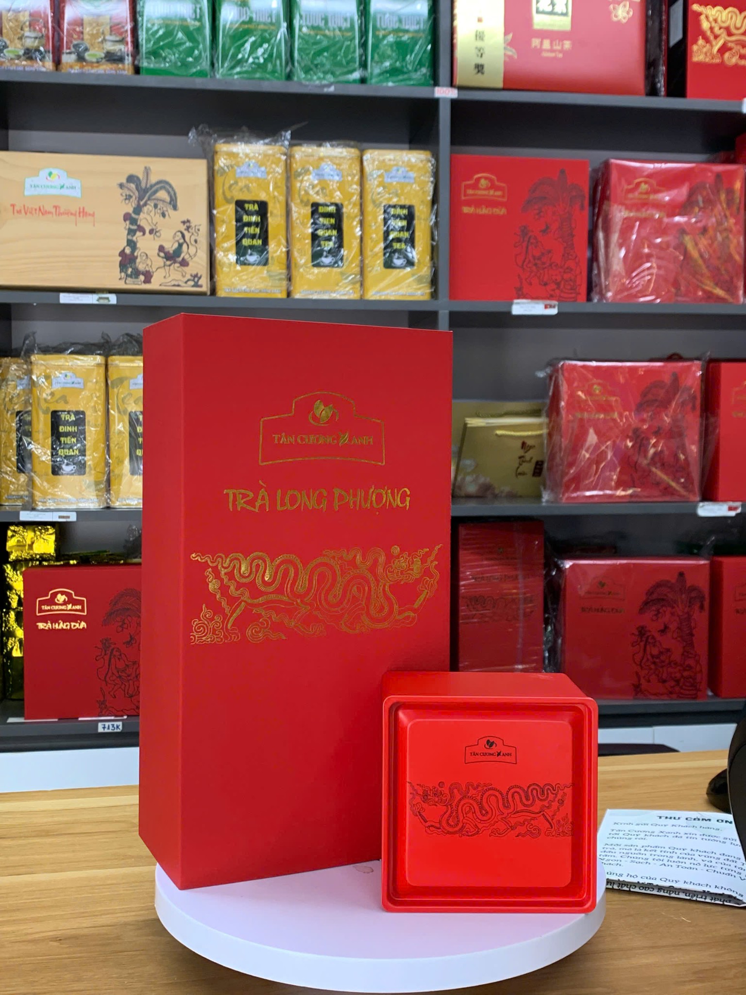 BỘ QUÀ TẶNG TÂN CƯƠNG LONG PHƯỢNG – TUYỆT TÁC QUÀ TẶNG PHONG THỦY CAO CẤP VÀ HƯƠNG VỊ THƯỢNG HẠNG