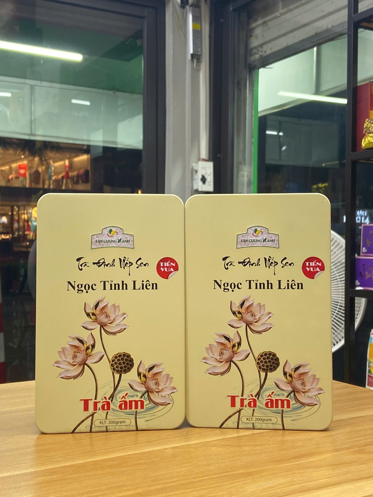 Trà Đinh Ướp Sen Ngọc Tỉnh Liên Tiến Vua: Tuyệt Phẩm Của Nghệ Thuật Trà Đạo