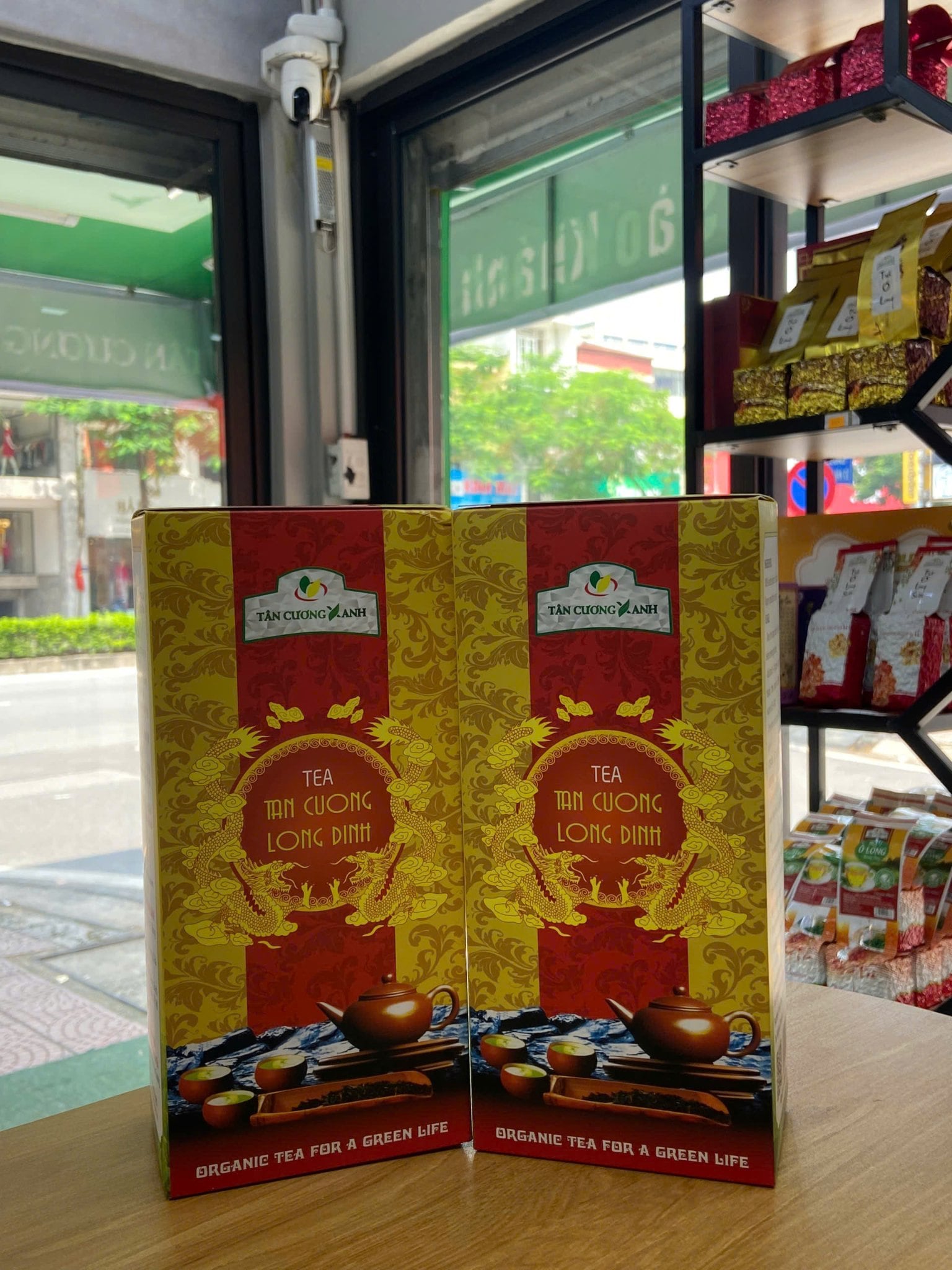 Trà Tân Cương Long Đình 500g: Tuyệt Phẩm Trà Móc Câu Từ Tân Cương Xanh