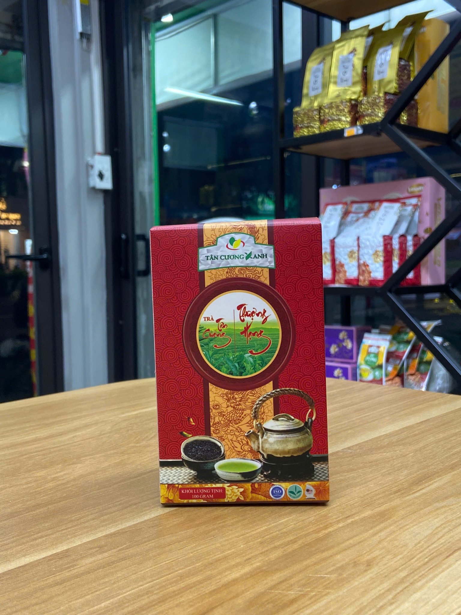 Hộp Trà Tân Cương Thượng Hạng 100g: Biểu Tượng Của Đẳng Cấp và Tinh Hoa Trà Việt | Tân Cương Xanh