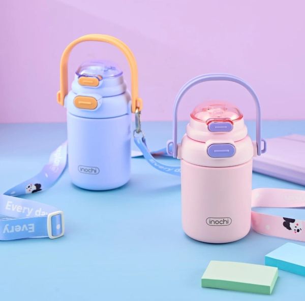 Bình giữ nhiệt có được mang lên máy bay không? Kinh nghiệm cần biết