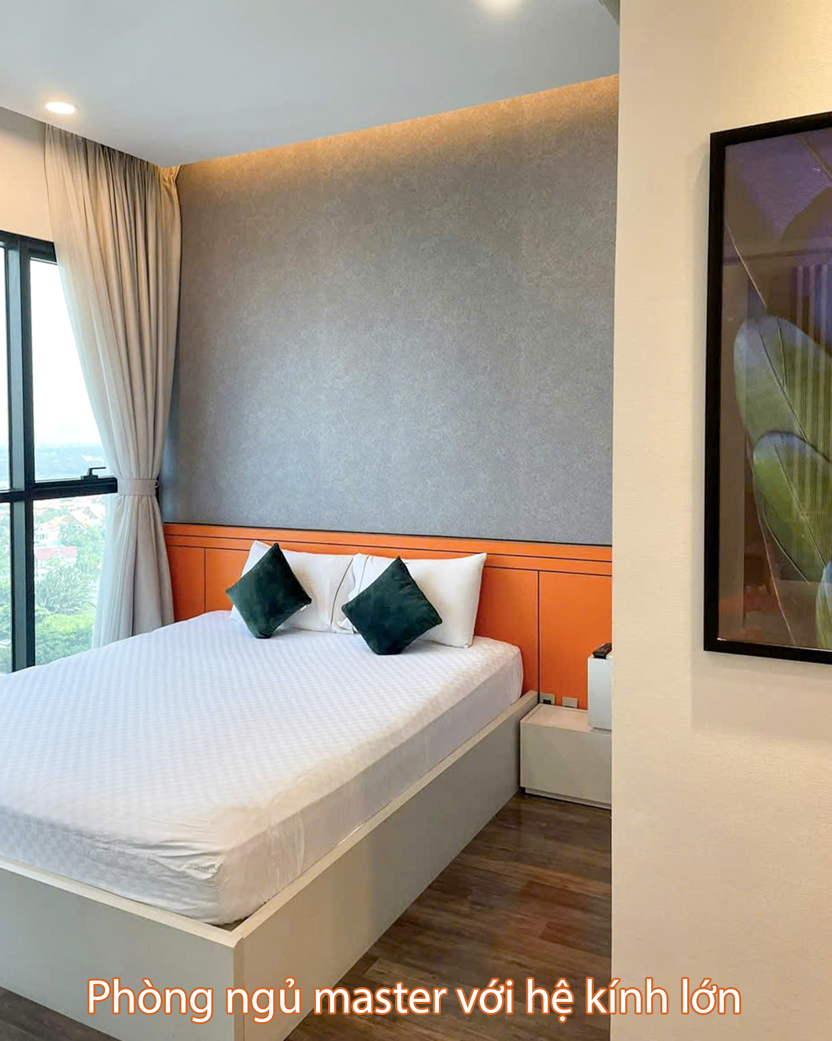 Thiết kế phòng ngủ master tại chung cư The Ascent Quận 2 với hệ cửa kính siêu lớn