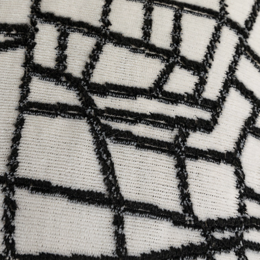 Gối vuông hình học hoạ tiết trắng đen cho nhà mẫu, villas