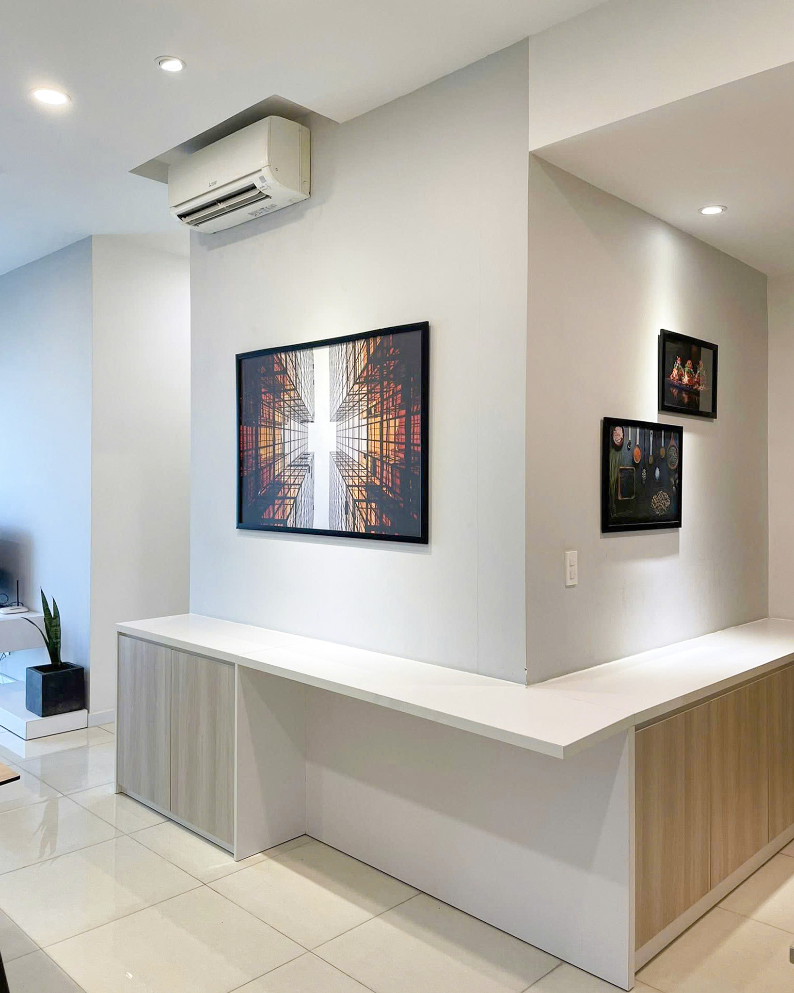 Góc bếp và khu vực bàn ăn hiện đại của căn hộ The Ascent quận 2