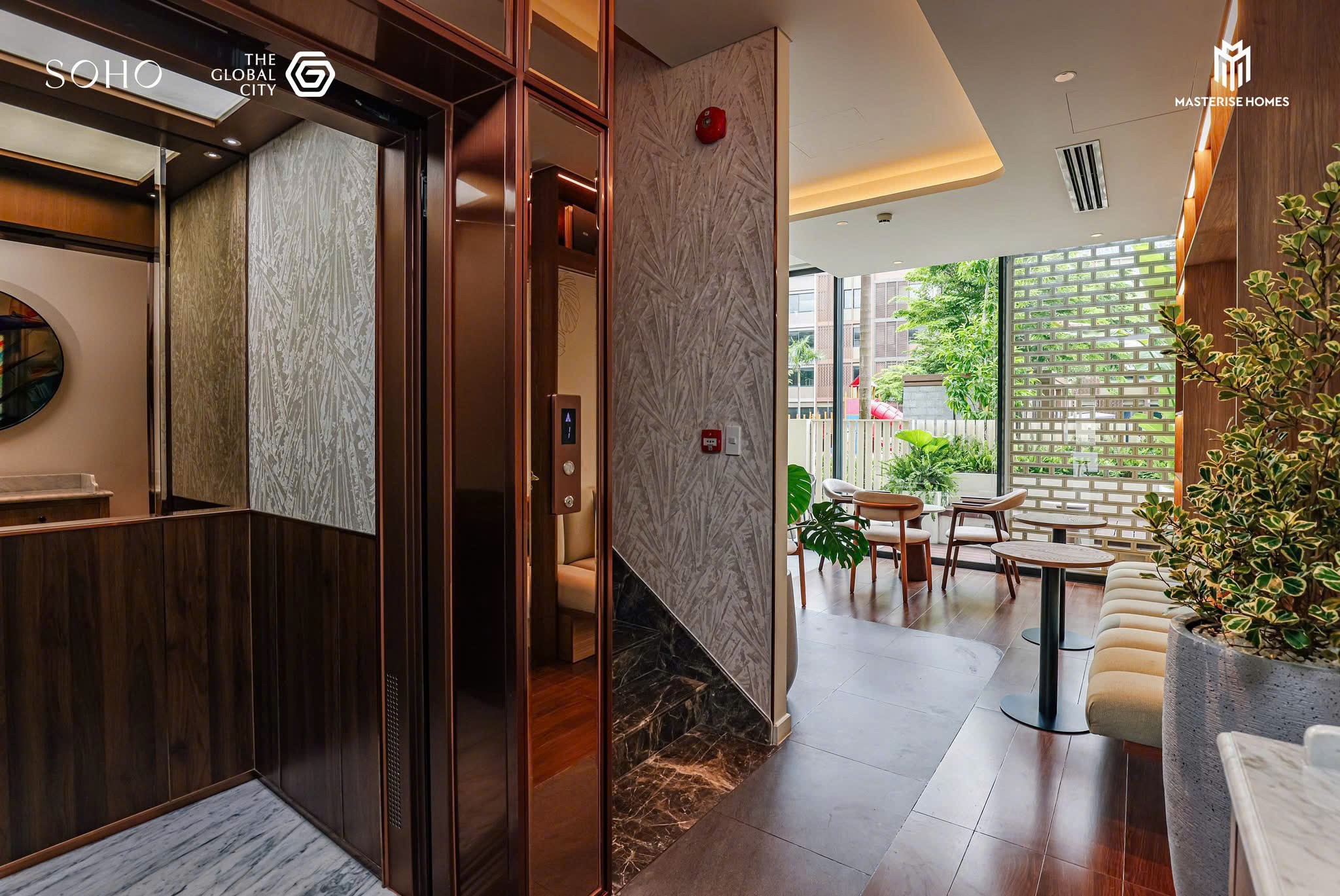 Thiết kế liên thông giữa khu sinh hoạt và ban công tại nhà phố SOHO The Classic