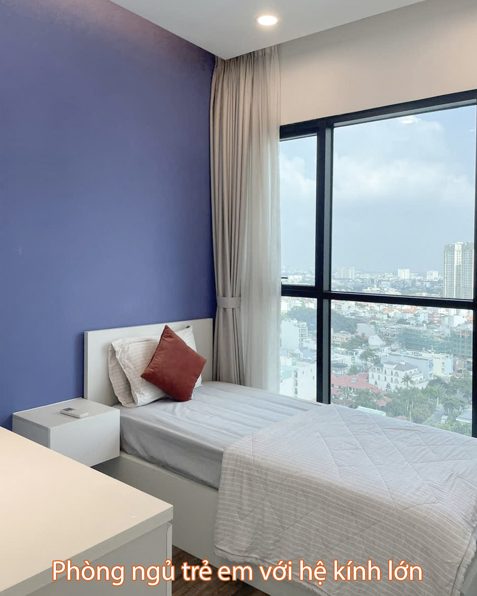 Thiết kế phòng ngủ trẻ em tại chung cư The Ascent Quận 2 với hệ cửa kính siêu lớn giúp đón trọn ánh sáng tự nhiên