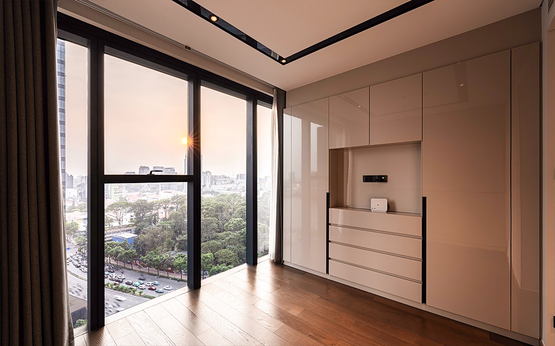 Thiết kế phòng ngủ mang đậm phong cách Quiet Luxury tại căn hộ 2 phòng ngủ Grand Marina Saigon