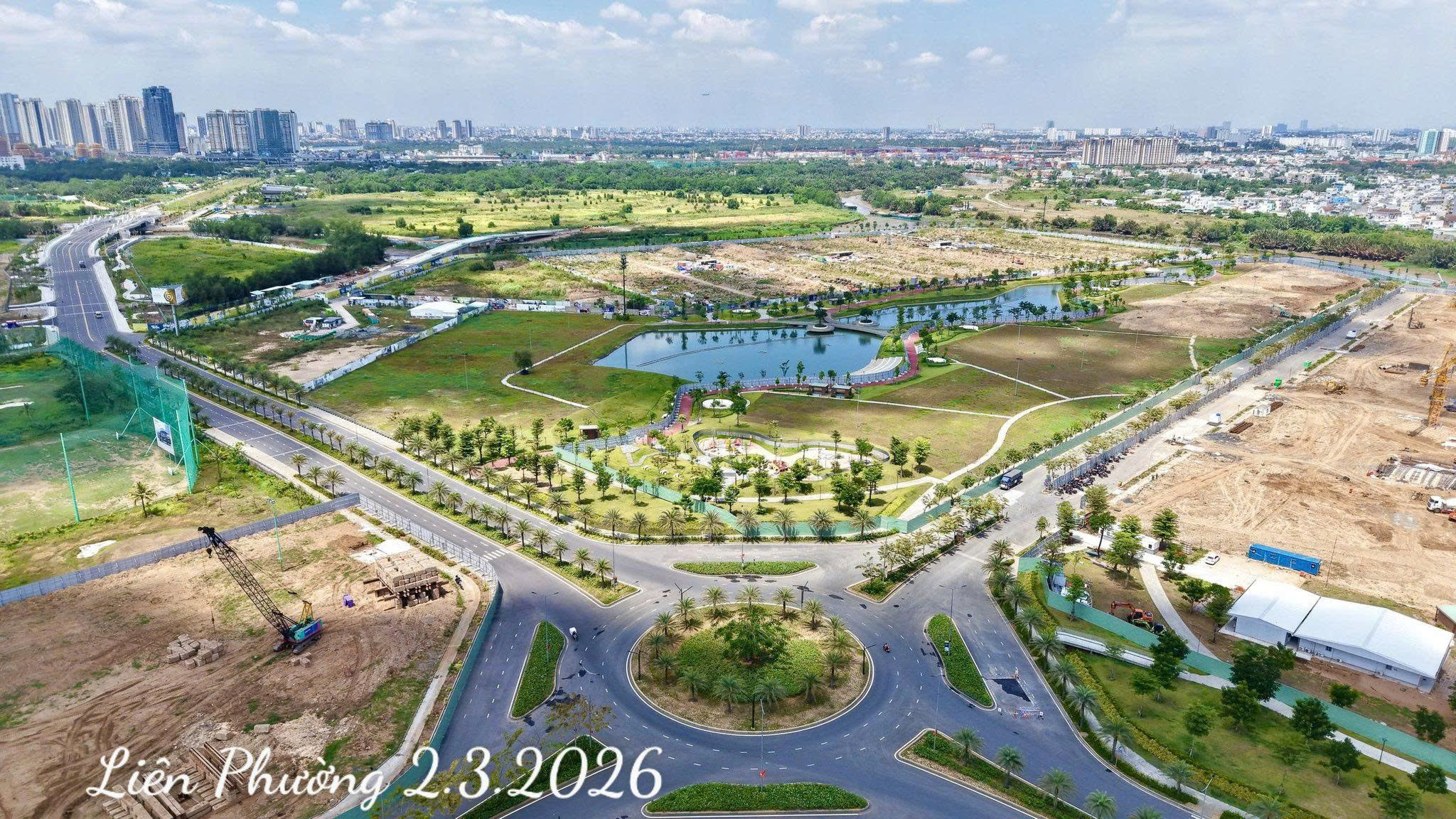 Tiến độ thực tế 2 tòa Spark và Glow Masteri Grand View đã cất nóc tại tháng 3 2026 tại The Global City.