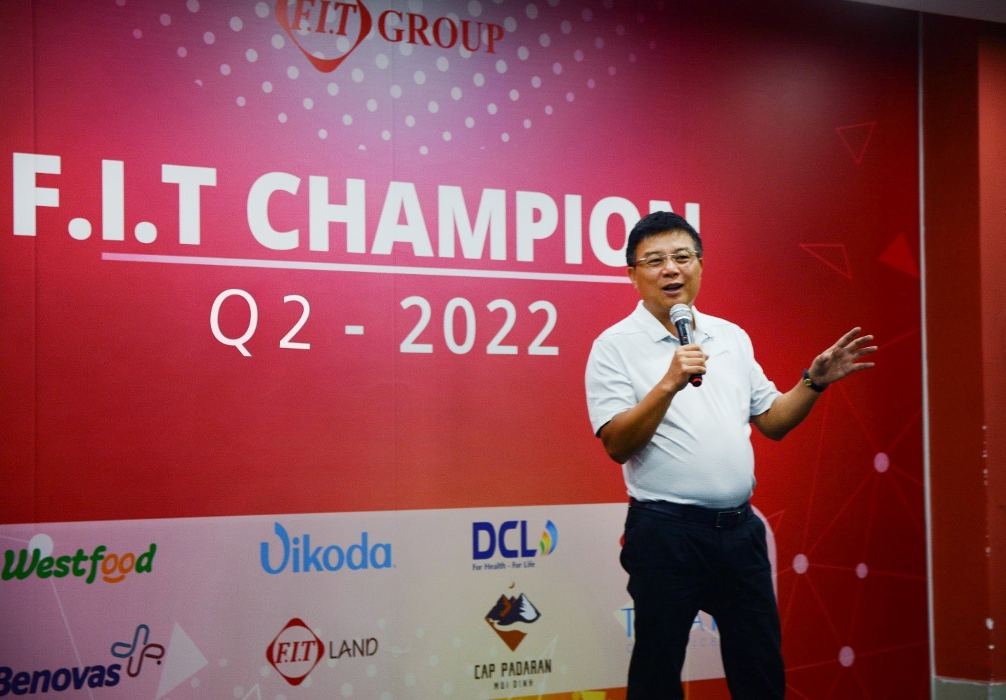 F.I.T Group trao phần thưởng giá trị hàng chục nghìn USD cho các cá nhân, tập thể có thành tích xuất sắc Quý II/2022