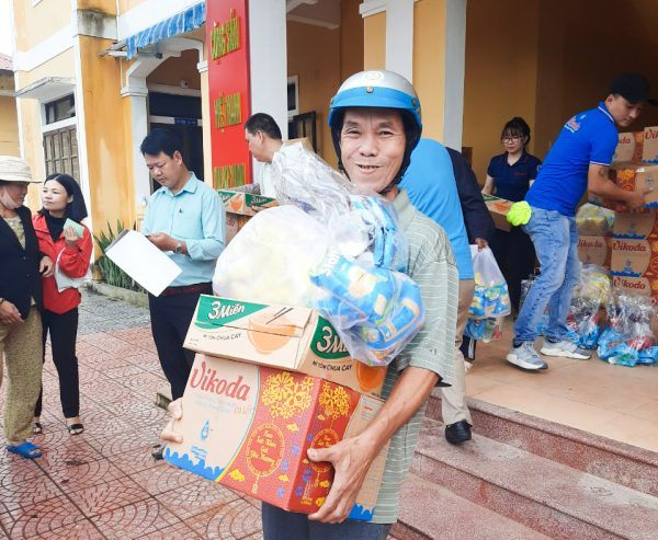 F.I.T Group tiếp tục trao quà cho bà con vùng lũ tại Huế và Quảng Trị