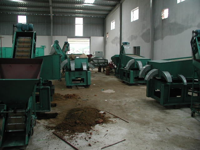Ảnh tư liệu về không gian máy móc và thiết bị sản xuất.