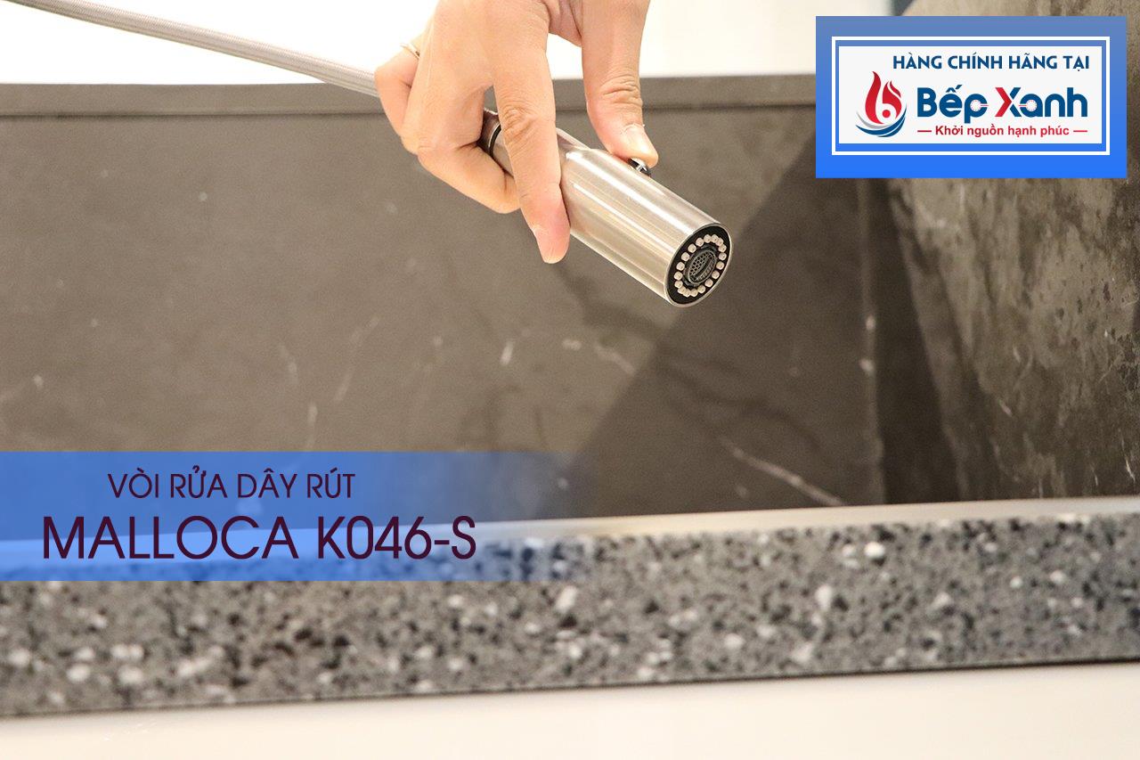 Thao tác rút dây xịt rửa tiện lợi