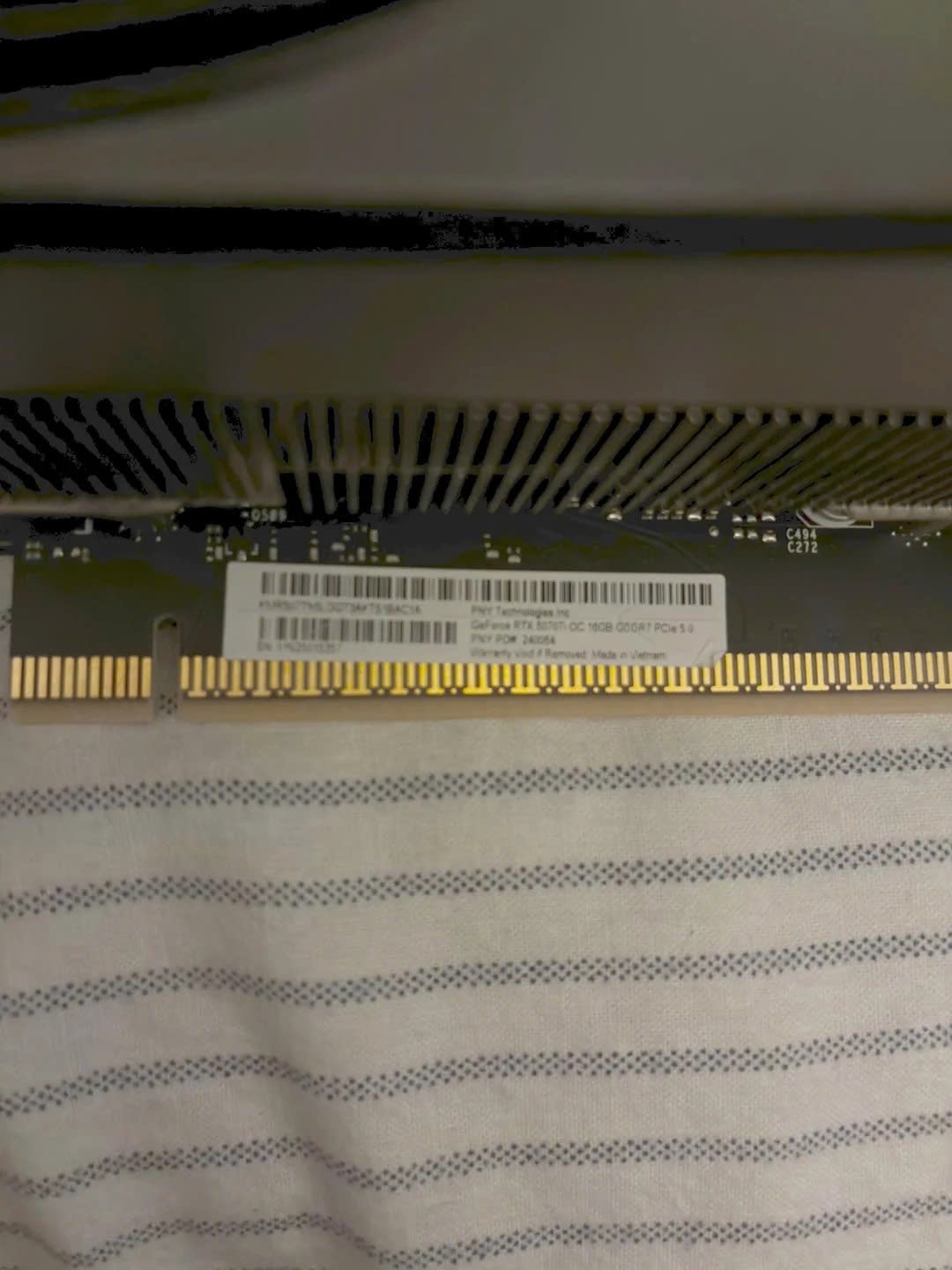 User Report – Card PNY ngẫu nhiên crash, nguyên nhân là tem bảo hành che PCIe contacts?!