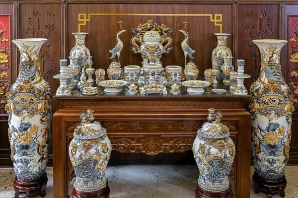 Cách Vệ Sinh Đồ Thờ Gốm Sứ Đúng Cách – Hướng Dẫn Từ Nhà Sản Xuất Đồ Thờ Bát Tràng