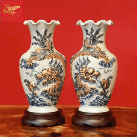 Cách chọn và bày lọ hoa thờ cúng đẹp, hợp phong thủy trên bàn thờ