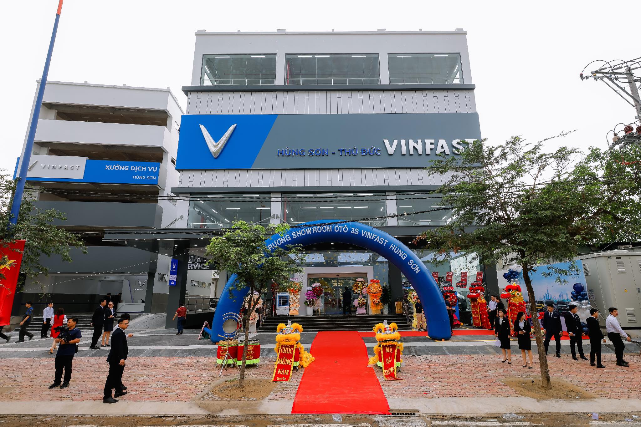 CHÍNH THỨC KHAI TRƯƠNG Ô TÔ VINFAST HÙNG SƠN - ĐẠI LÝ 3S LỚN NHẤT ĐÔNG SÀI GÒN TRƯỚC THỀM XUÂN BÍNH NGỌ 2026