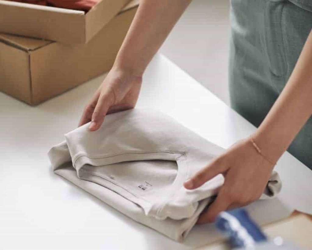 Hướng dẫn cách đóng gói quần áo gọn gàng, chuyên nghiệp