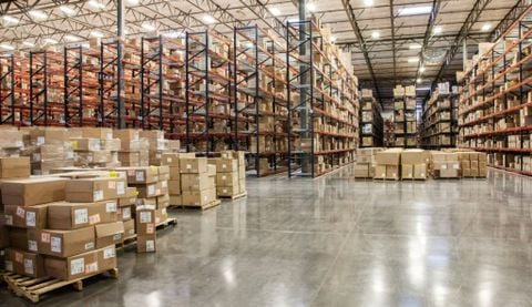 Kho trung chuyển là gì? Đặc điểm và quy trình vận hành