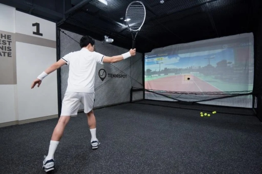 Phòng chơi tennis ảo hiện đại
