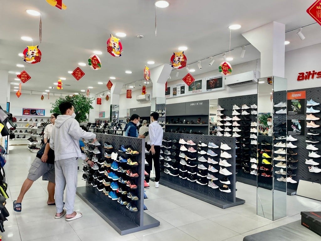 Giải đáp bán giày dép có lãi không