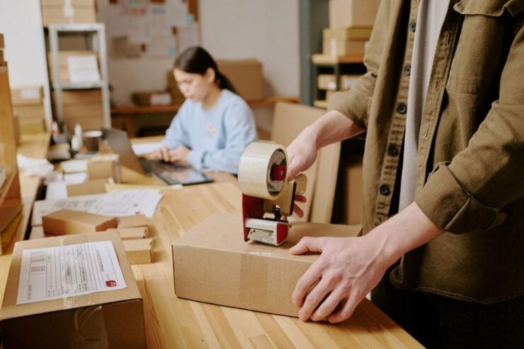 Đóng gói và bàn giao đúng hẹn khi thuê xe tải chở đồ về quê