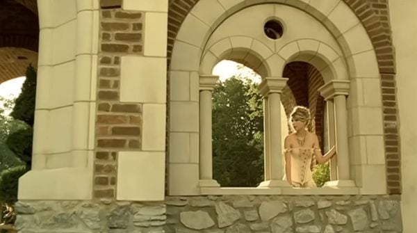 Taylor Swift Love Story: Lyrics, ý nghĩa bài hát và các phiên bản
