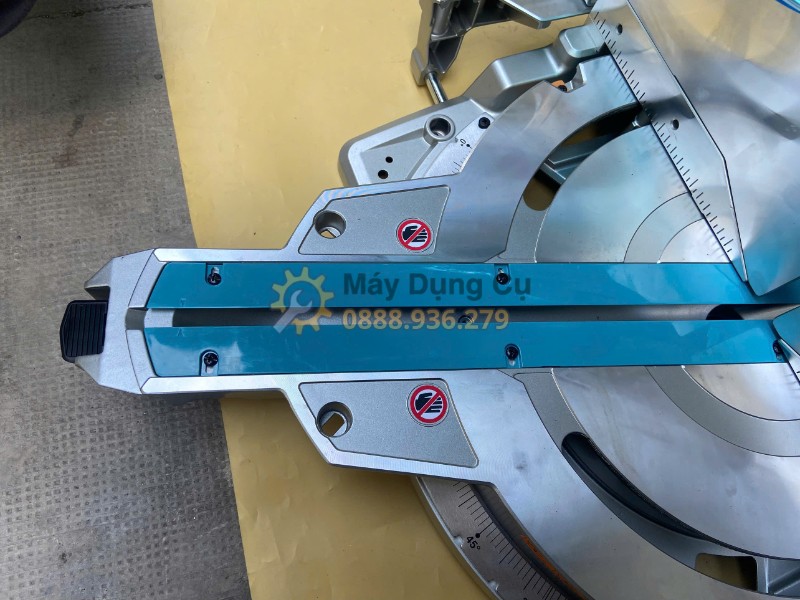 Bàn xoay thước góc Makita DLS211Z hỗ trợ cắt góc chính xác