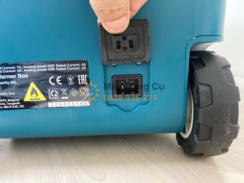 Bánh xe Makita CW001GZ01 giúp di chuyển dễ hơn