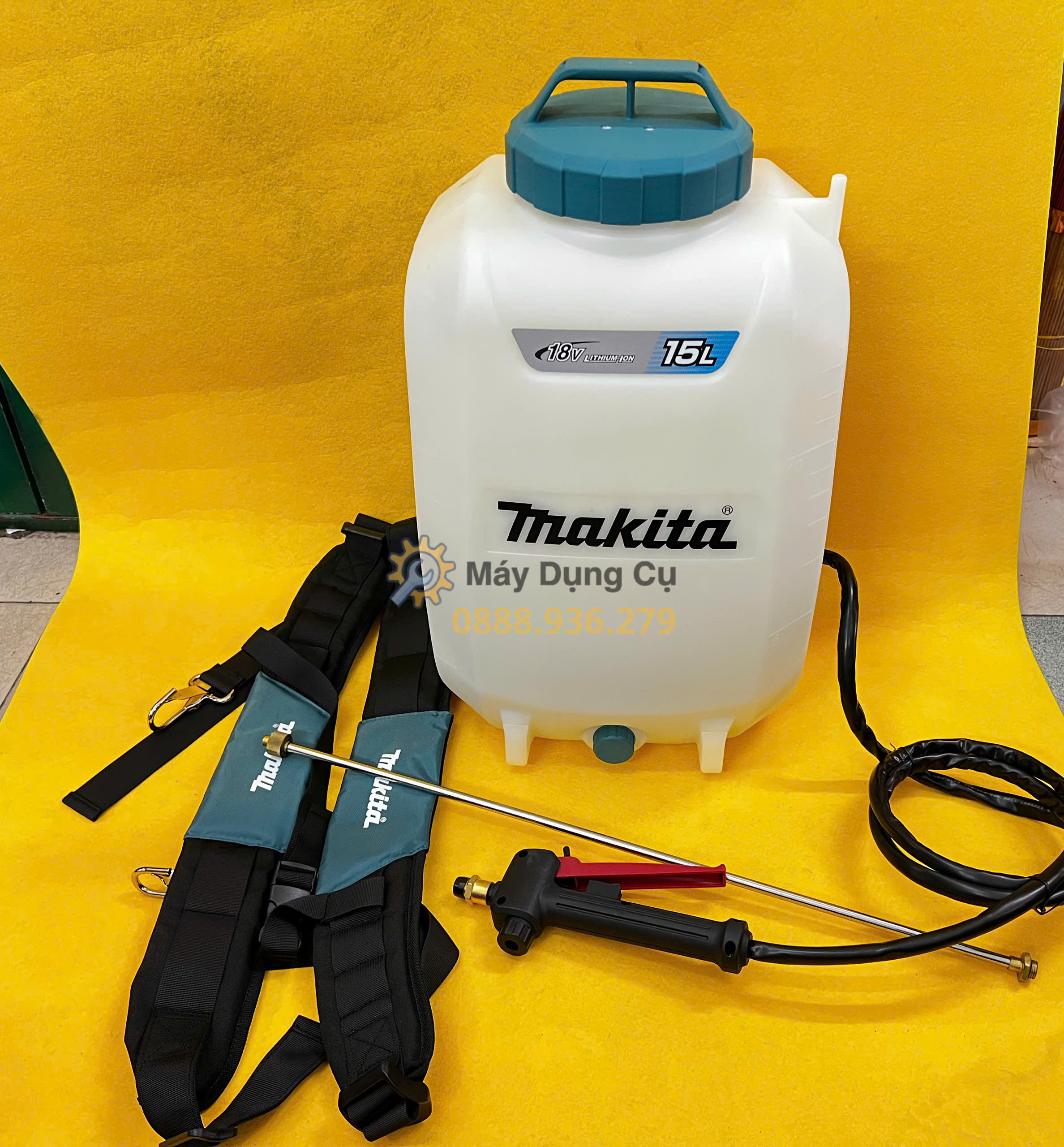 Máy phun thuốc pin Makita DUS158Z 15L dùng trong nông nghiệp