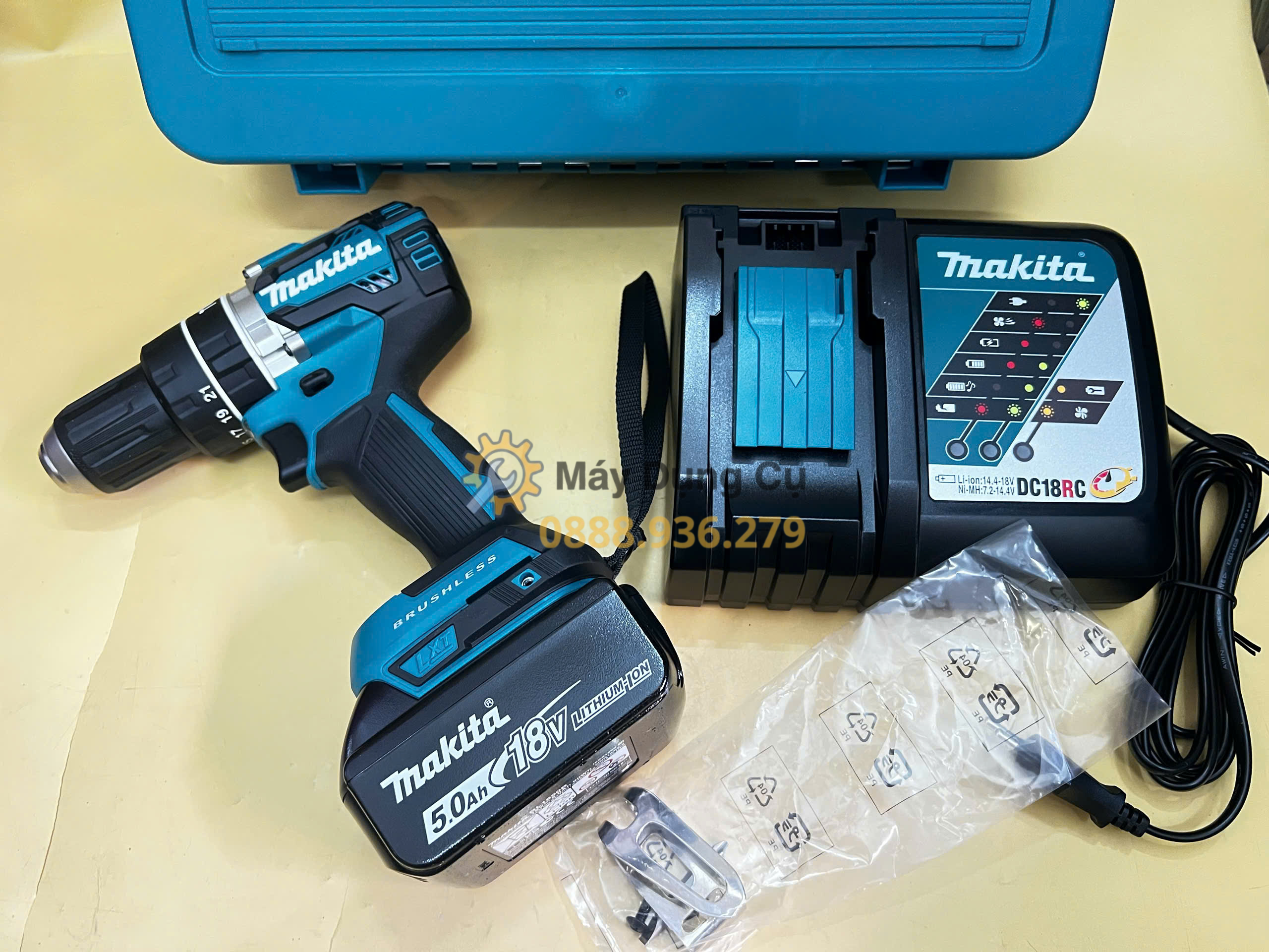 Máy khoan búa pin Makita DHP484RT 18V