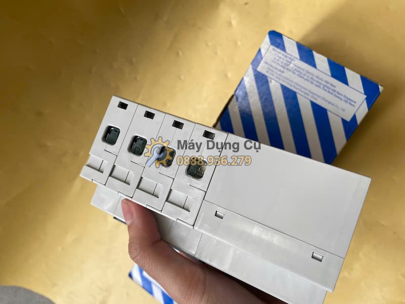Cầu dao chống giật RCBO 40A Panasonic BBDE44034CNV chính hãng 4 cực
