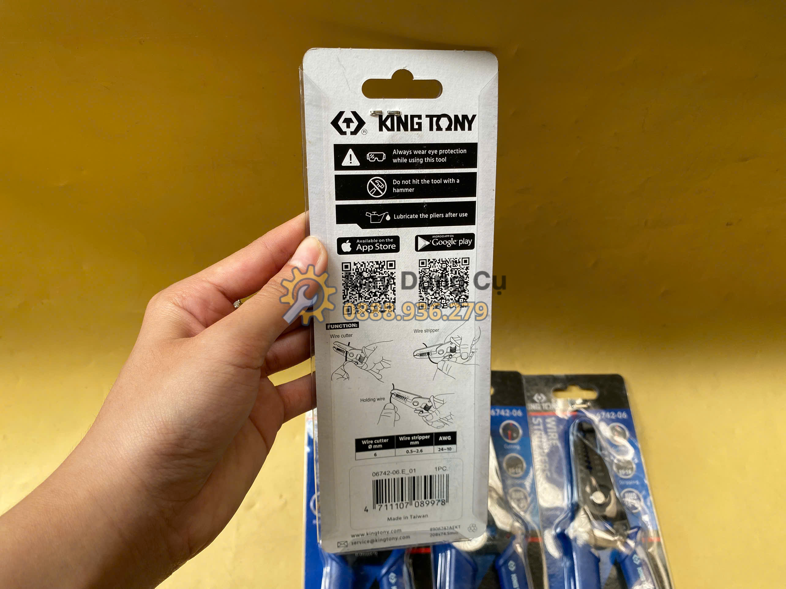 Chi tiết lưỡi cắt và lỗ tuốt kìm Kingtony 6742-06