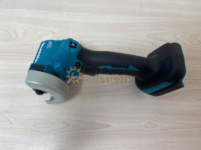 Chụp bảo vệ đá cắt Makita DMC300Z hỗ trợ thao tác an toàn