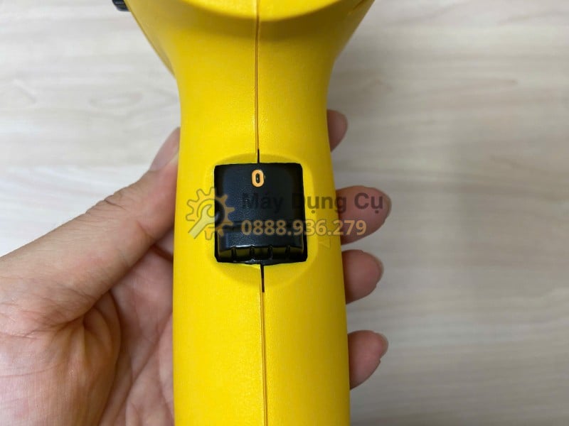 Công tắc 2 cấp gió Stanley STEL670-B1