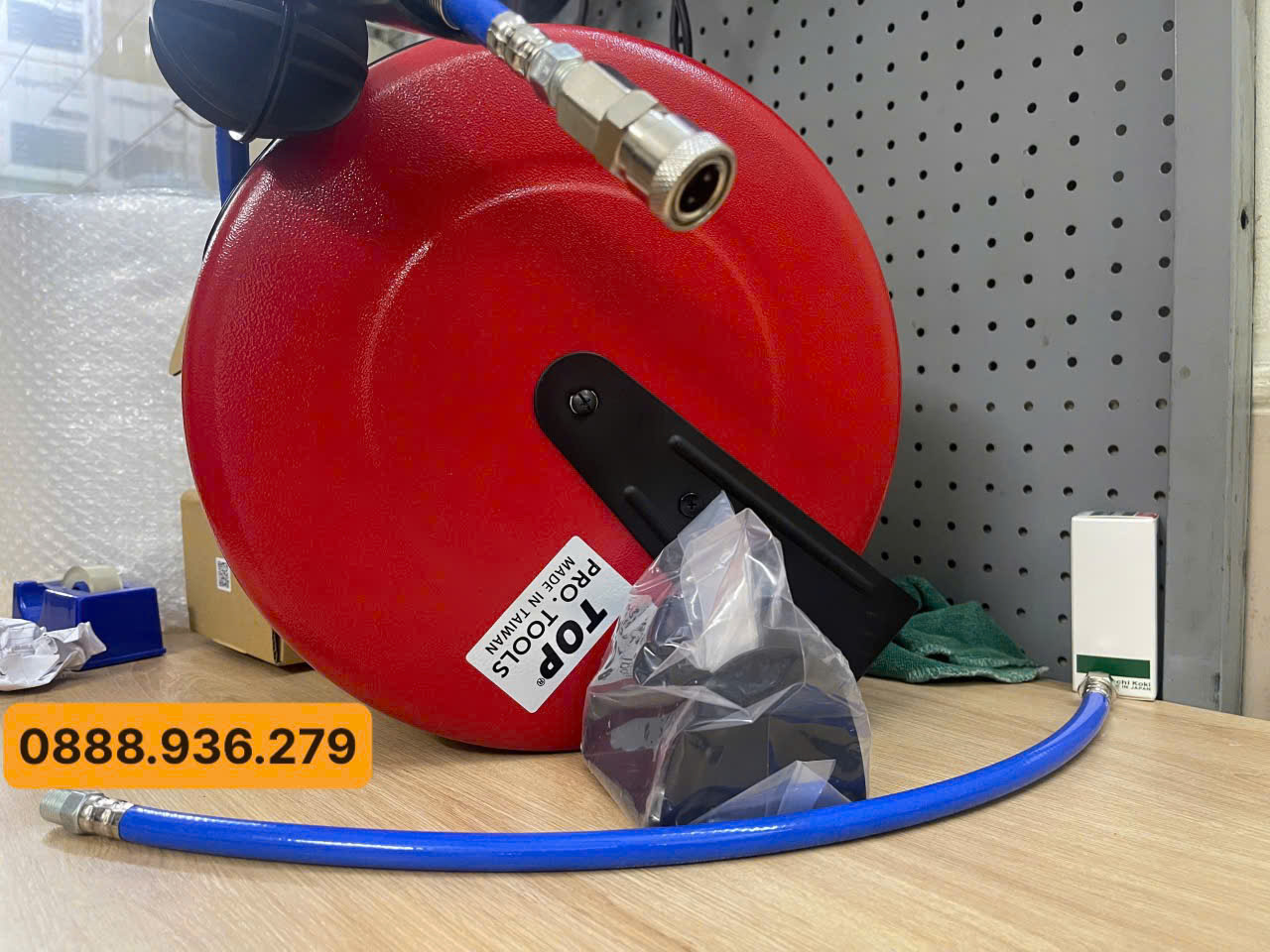 Cuộn ống hơi rút tự động 15m hộp sắt HR-708C Đài Loan chính hãng