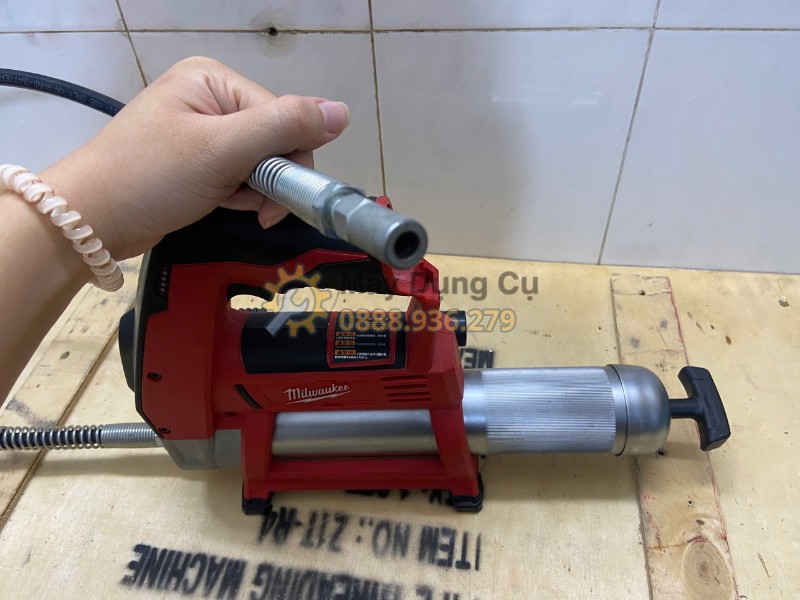 Dây bơm mỡ Milwaukee M12 GG-0