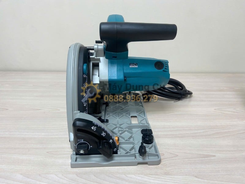 Máy cưa đĩa Makita SP6000 dùng cắt ván gỗ