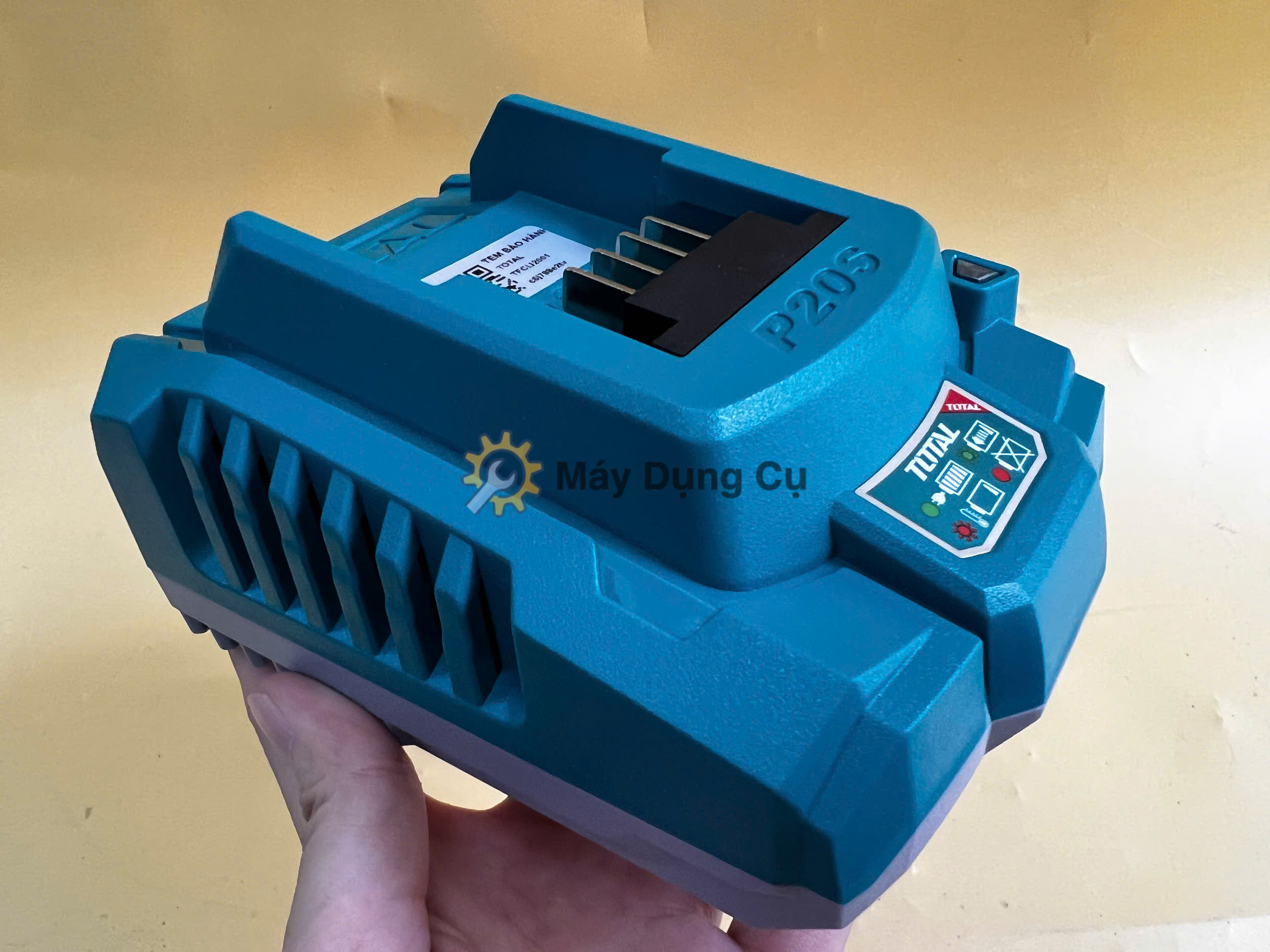 Đế sạc pin 20V Total TFCLI2001 chính hãng dùng cho pin Total 20V P20S