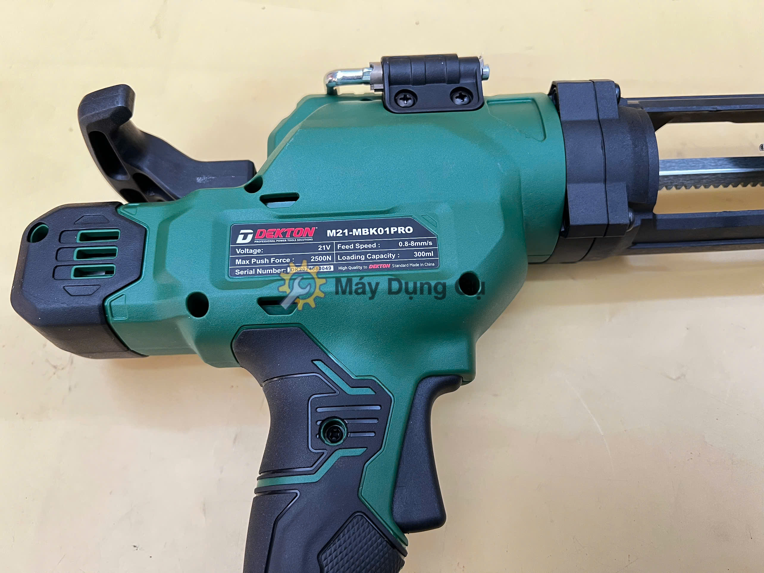 Dekton M21-MBK01PRO máy bắn keo 21V chưa pin sạc