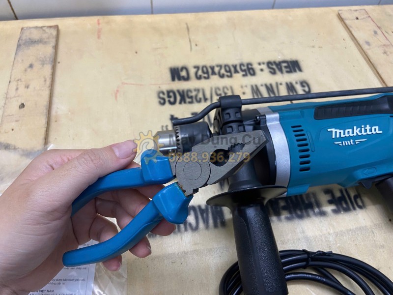 Dụng cụ đi kèm Makita M8100KX2B trong bộ 26 phụ kiện