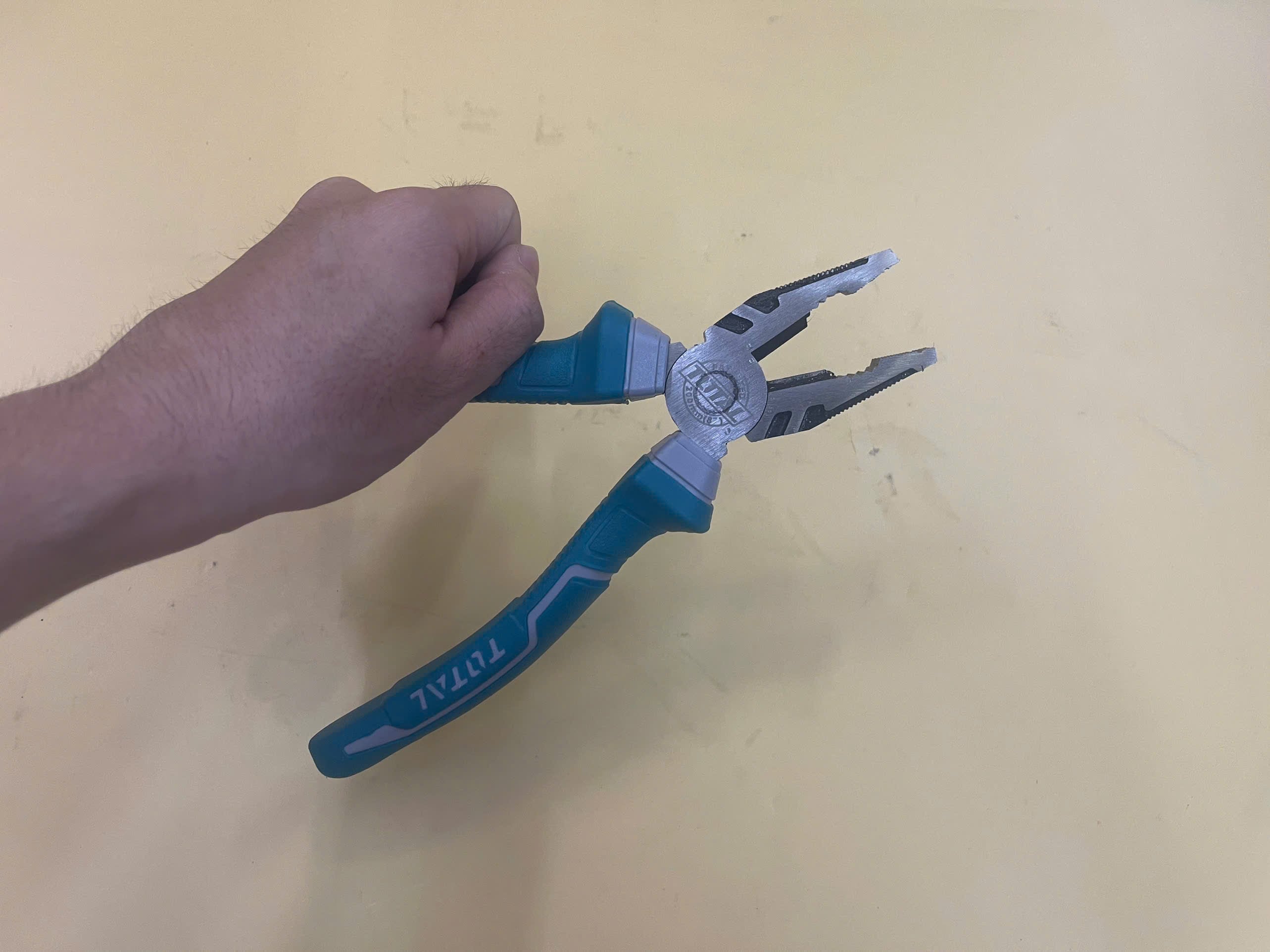 Kềm răng 8 inch Total THT110806P dụng cụ cơ khí kìm răng chống gỉ