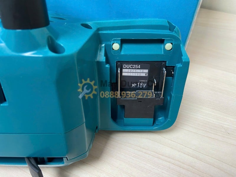 Khoang pin máy Makita DUC254RT 18V LXT