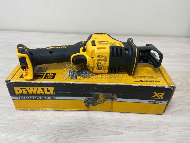 Kích thước nhỏ gọn DeWALT DCS312N-KR
