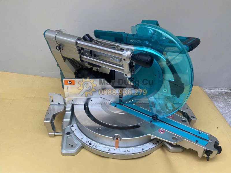 Makita DLS211Z chưa kèm pin sạc cần tư vấn rõ khi mua